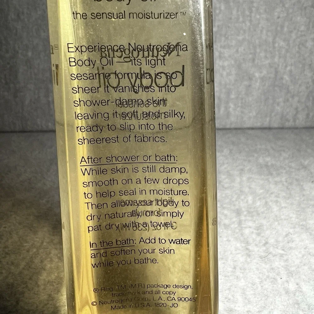 Neutrogena Body Oil VTG 1984 Natural Sesame Seed 8 oz Bottle Sensual Moisturizer